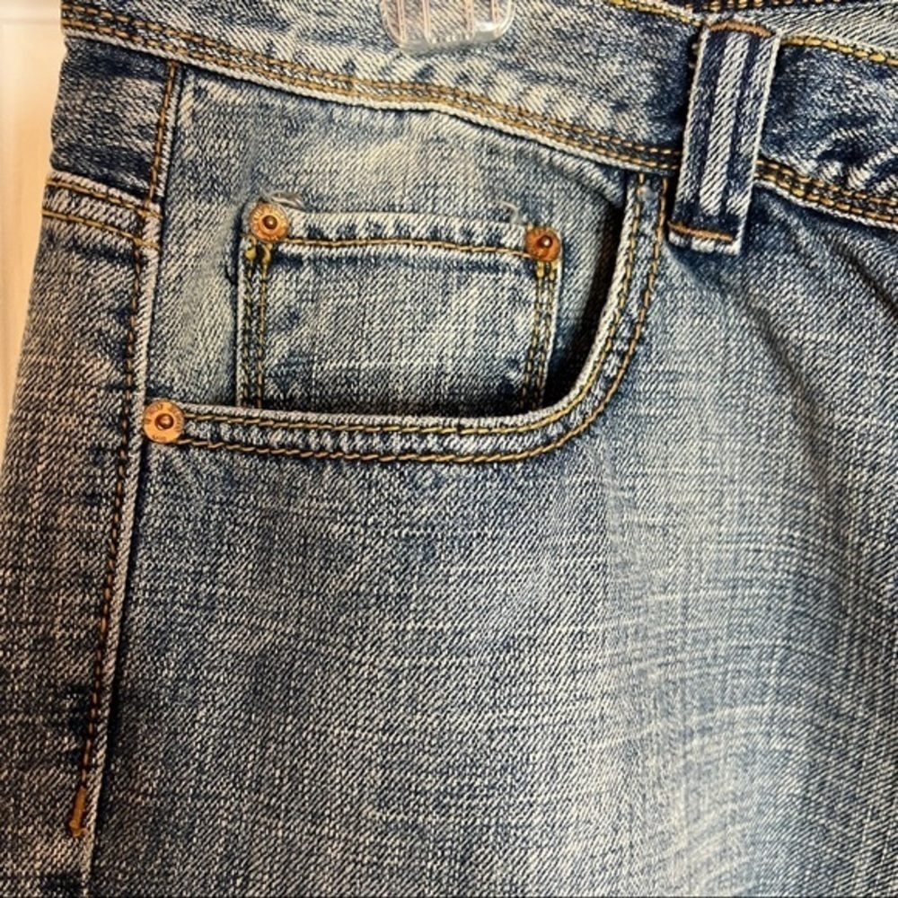 DKNY vintage wash mens jeans. Great fit. Size 34/32 like new - Picture 3 of 5